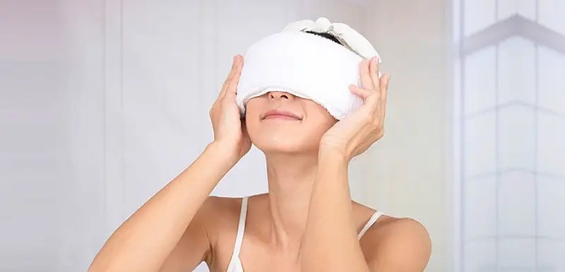What to do if you experience bruising after eyelid surgery to make it go away quickly? cắt mí bị bầm tím