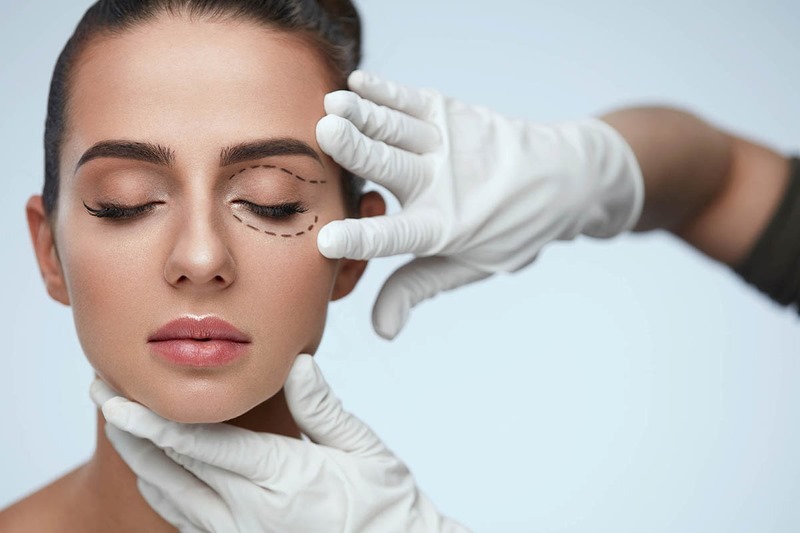 Cắt mí dưới bị lật có sao không? Cách khắc phục hiệu quả Cắt mí dưới bị lật có nguy hiểm không?