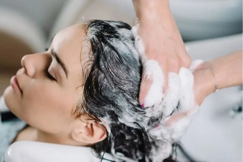 Nâng mũi bao lâu thì tự gội đầu được để không ảnh hưởng dáng mũi? nâng mũi bao lâu thì tự gội đầu được
