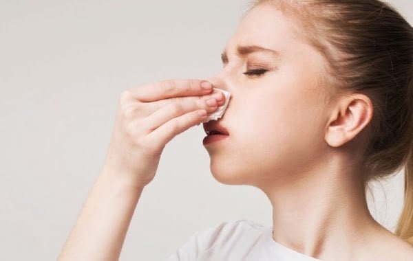 Nâng mũi bị chảy máu có nguy hiểm không? Cách xử lý an toàn từ chuyên gia Nguyên nhân khiến vết thương nâng mũi bị chảy máu liên tục