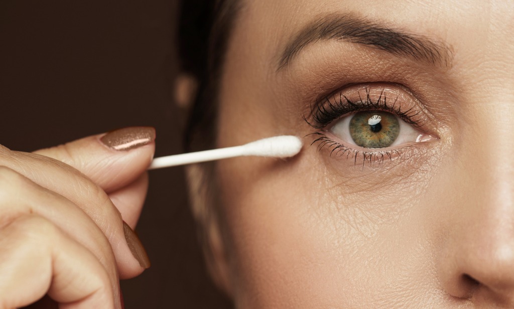 Redness after eyelid surgery: Causes and effective solutions Cách khắc phục vết cắt mí bị đỏ an toàn