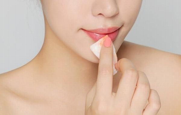 Cách chăm sóc môi sau cắt giúp hồi phục đẹp hơn