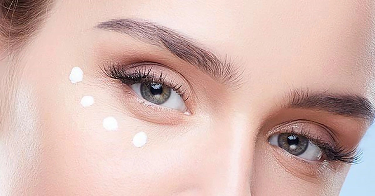 Cắt mí bao lâu trang điểm được? Lưu ý quan trọng để không bị sẹo Ưu tiên mỹ phẩm dịu nhẹ, lành tính cho mắt
